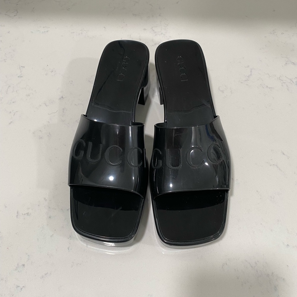 Authentic Women's slide sandal with Gucci logo